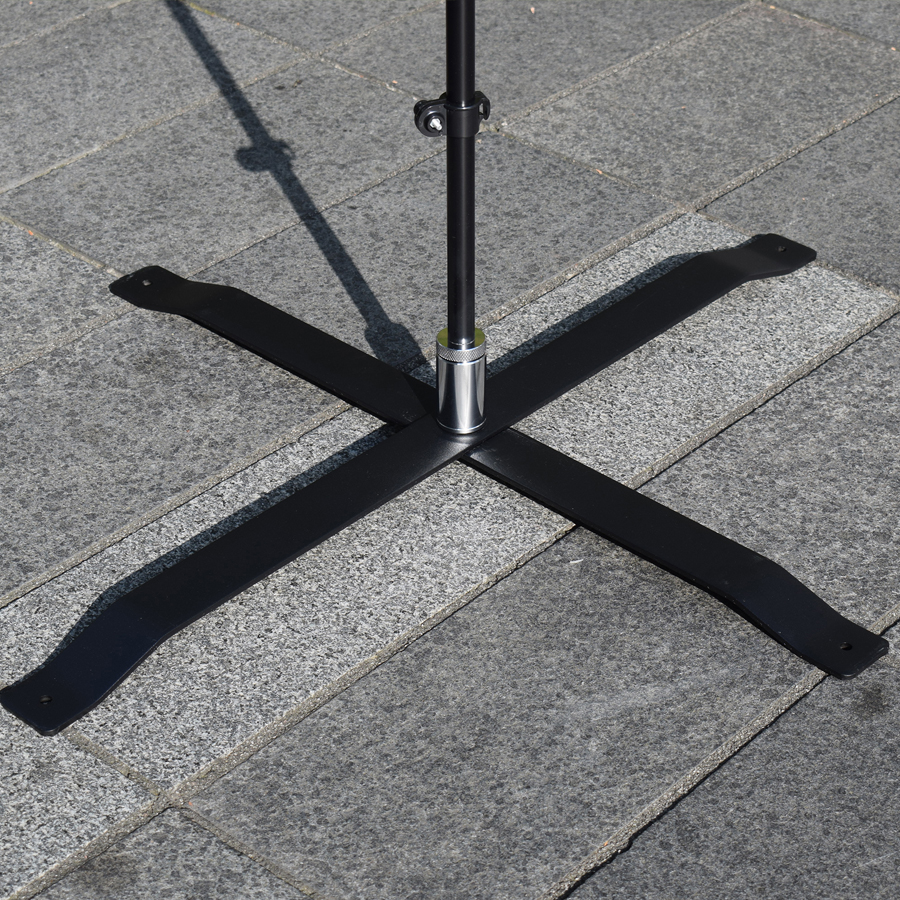 Cross base for aluminium poles